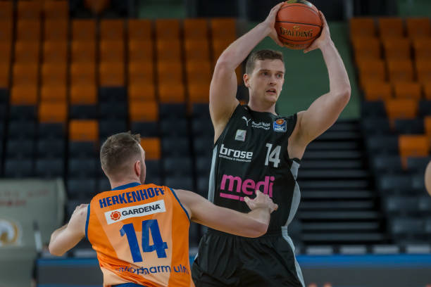 斯蒂勒目前 斯蒂勒目前