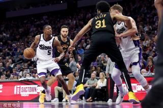 奠定了坚实 奠定了坚实